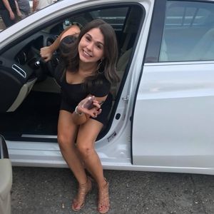 Meet your Posher, Leslie